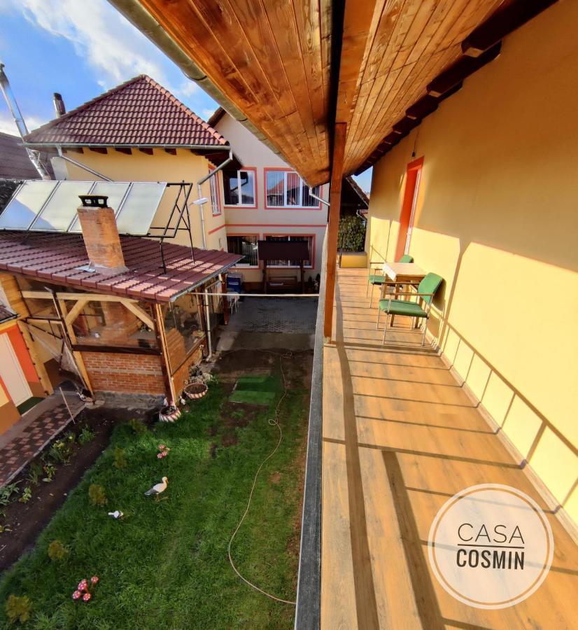 Отель Casa Cosmin Cincu Экстерьер фото